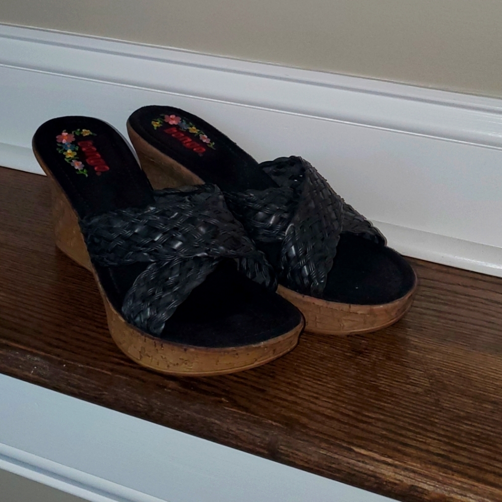 🪘BONGO Black Wedge Heel (SZ11)🪘